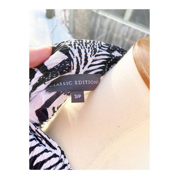 Classic Editions Women’s Twin Set Tee Shirt Black White Crinkle Stretch Sz S - Picture 7 of 9